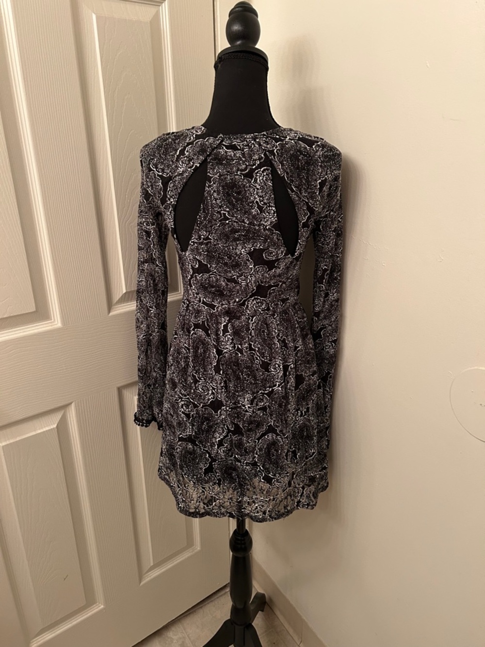 Miami Black and White Bohemian Long Sleeve Mini Dress Size Small - Picture 3 of 8